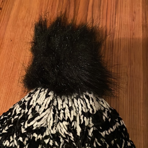 Soft chenille knit beanie - Picture 2 of 6